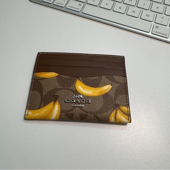 coach Slim Id Card Case In Signature Canvas With Banana Print cr842 - Picture 1 of 5